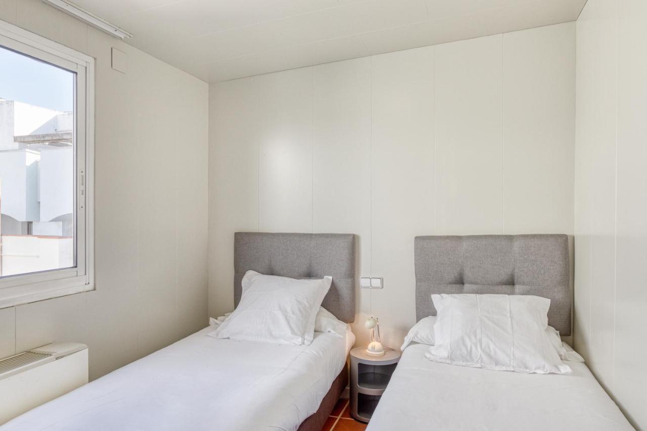 Hotel Marina روساس المظهر الخارجي الصورة