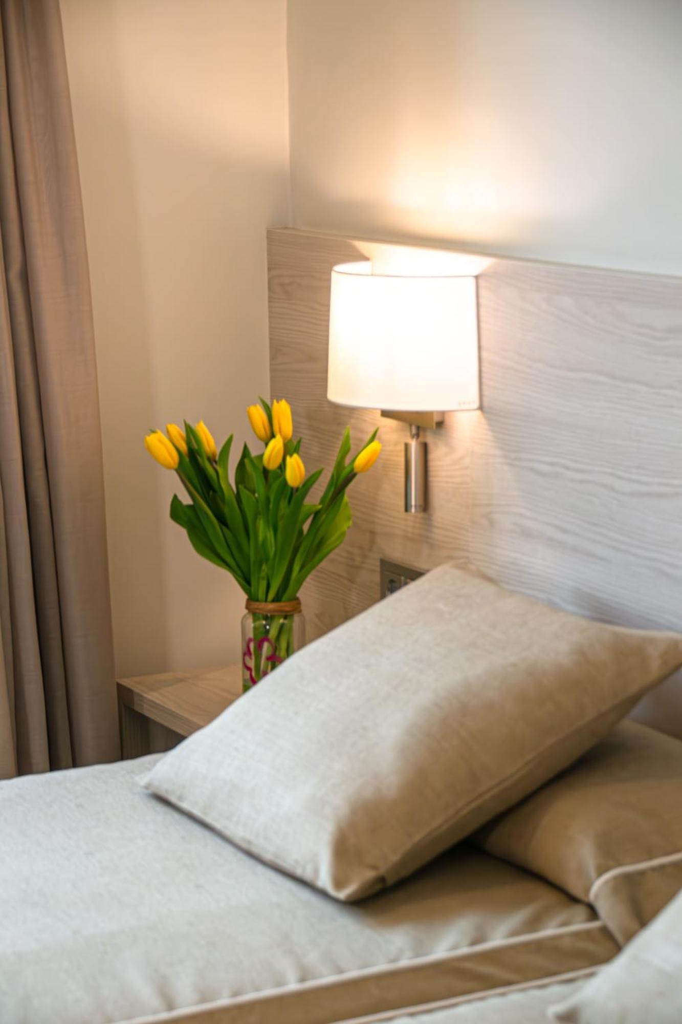 Hotel Marina روساس المظهر الخارجي الصورة