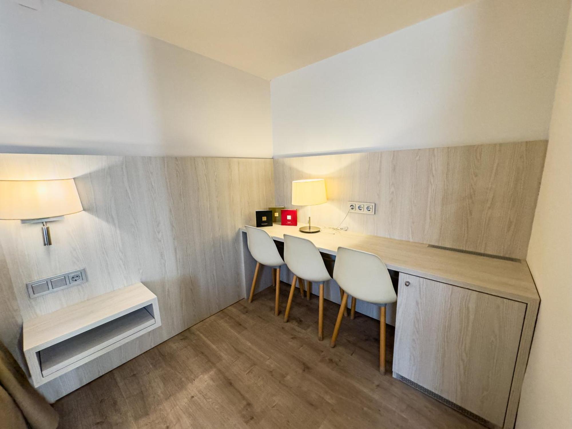 Hotel Marina روساس المظهر الخارجي الصورة