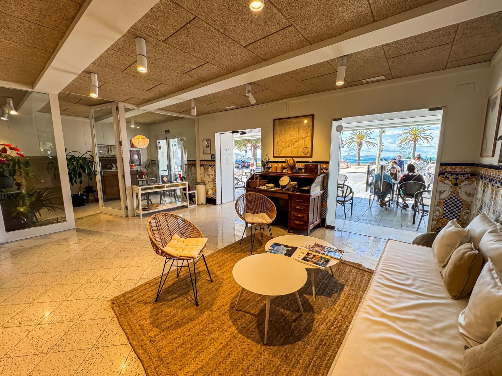 Hotel Marina روساس المظهر الخارجي الصورة