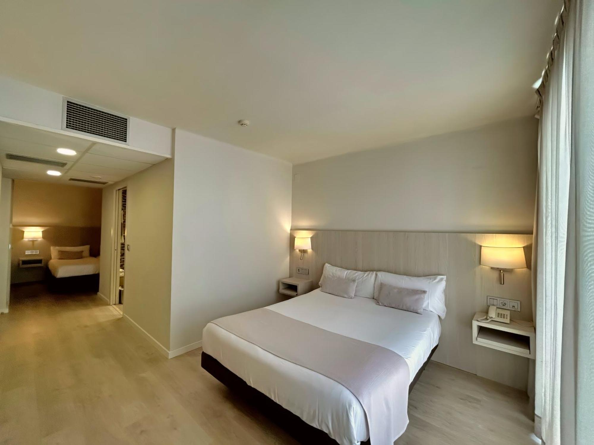 Hotel Marina روساس المظهر الخارجي الصورة