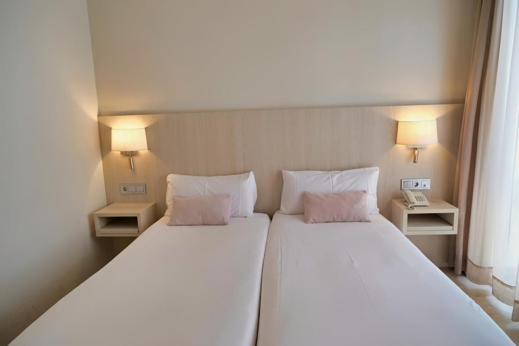 Hotel Marina روساس المظهر الخارجي الصورة