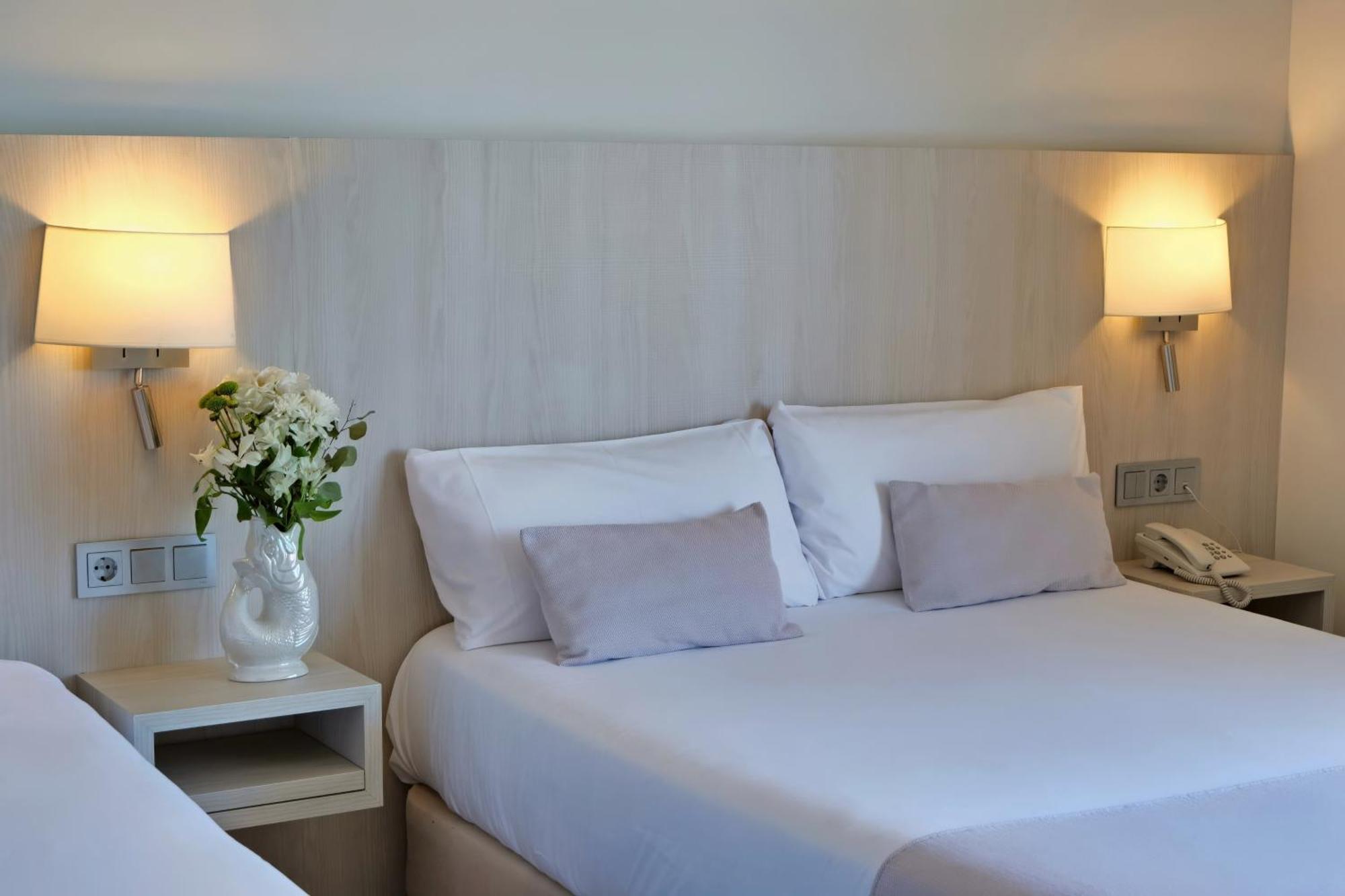 Hotel Marina روساس المظهر الخارجي الصورة