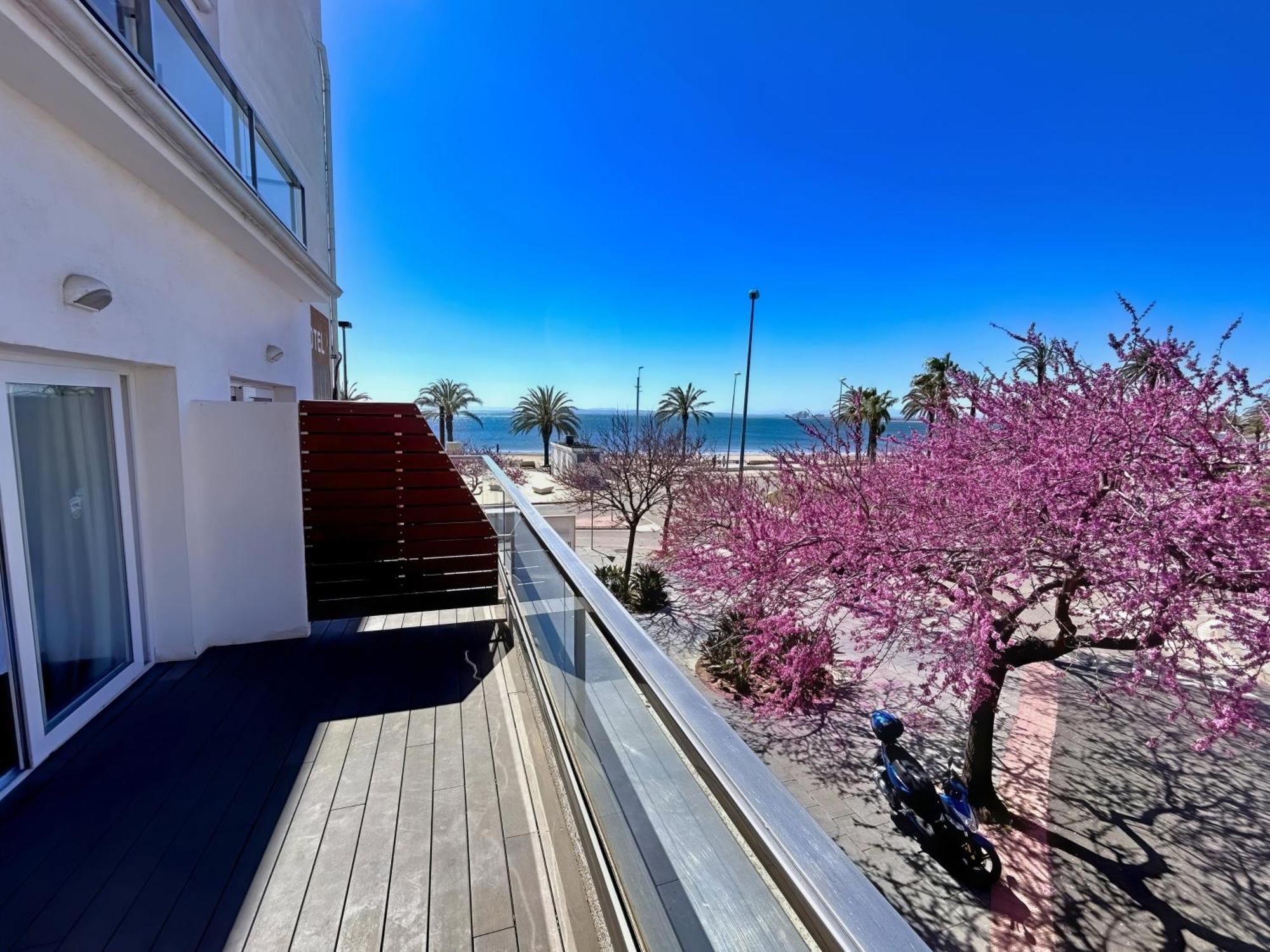 Hotel Marina روساس المظهر الخارجي الصورة
