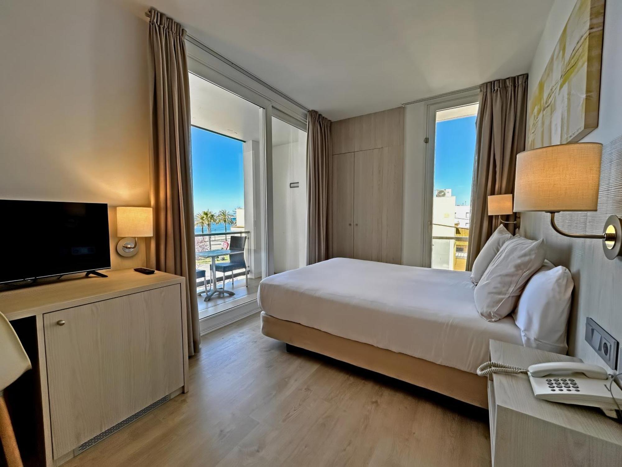 Hotel Marina روساس المظهر الخارجي الصورة