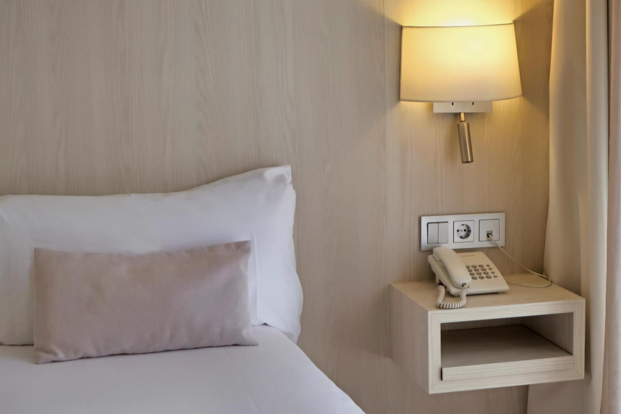 Hotel Marina روساس المظهر الخارجي الصورة
