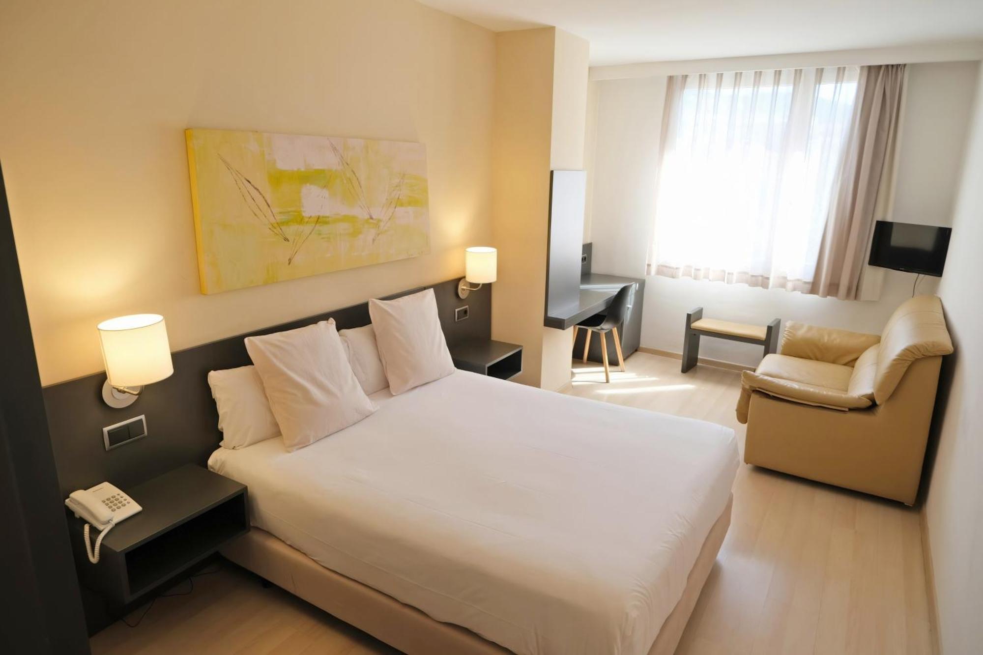 Hotel Marina روساس المظهر الخارجي الصورة