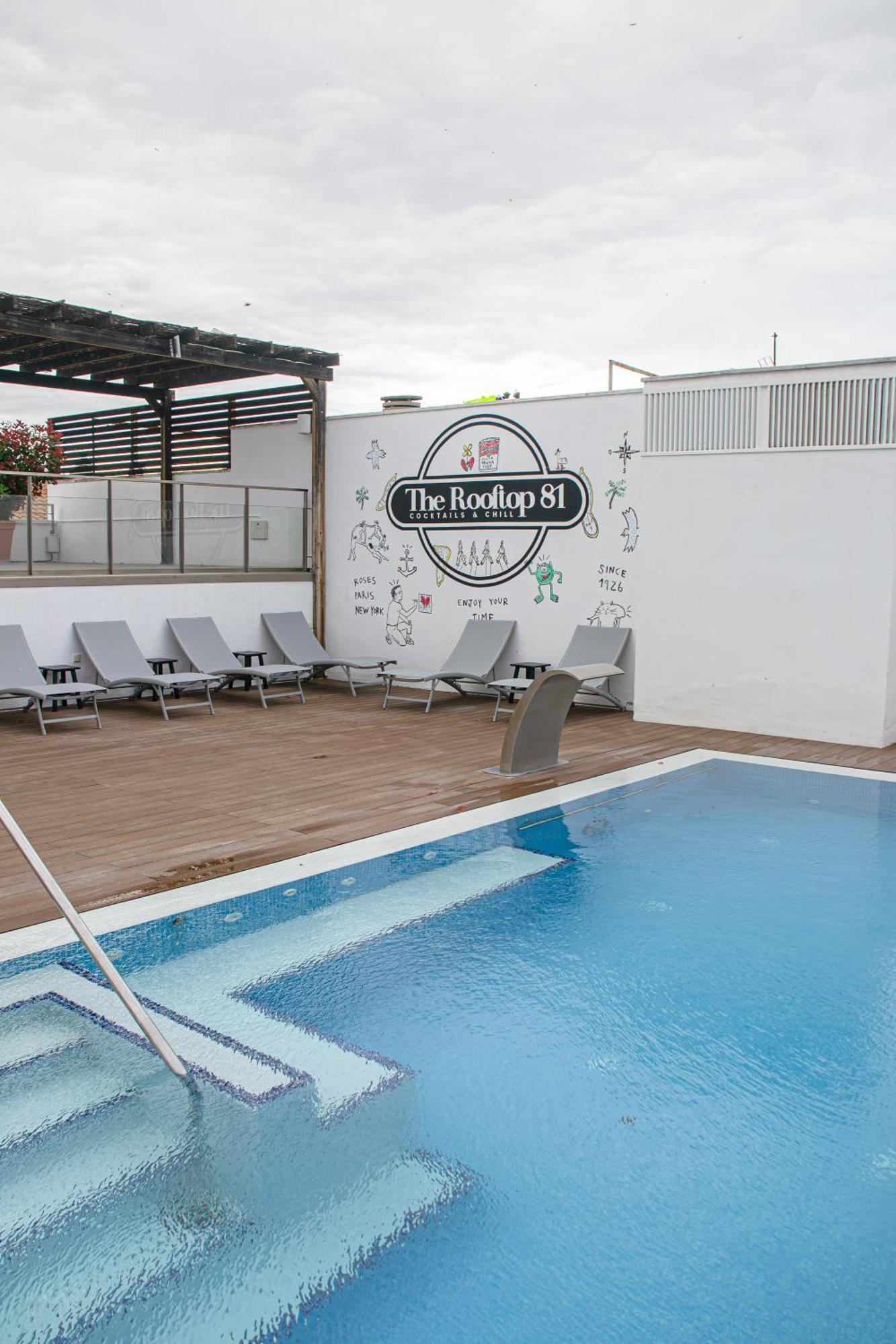 Hotel Marina روساس المظهر الخارجي الصورة