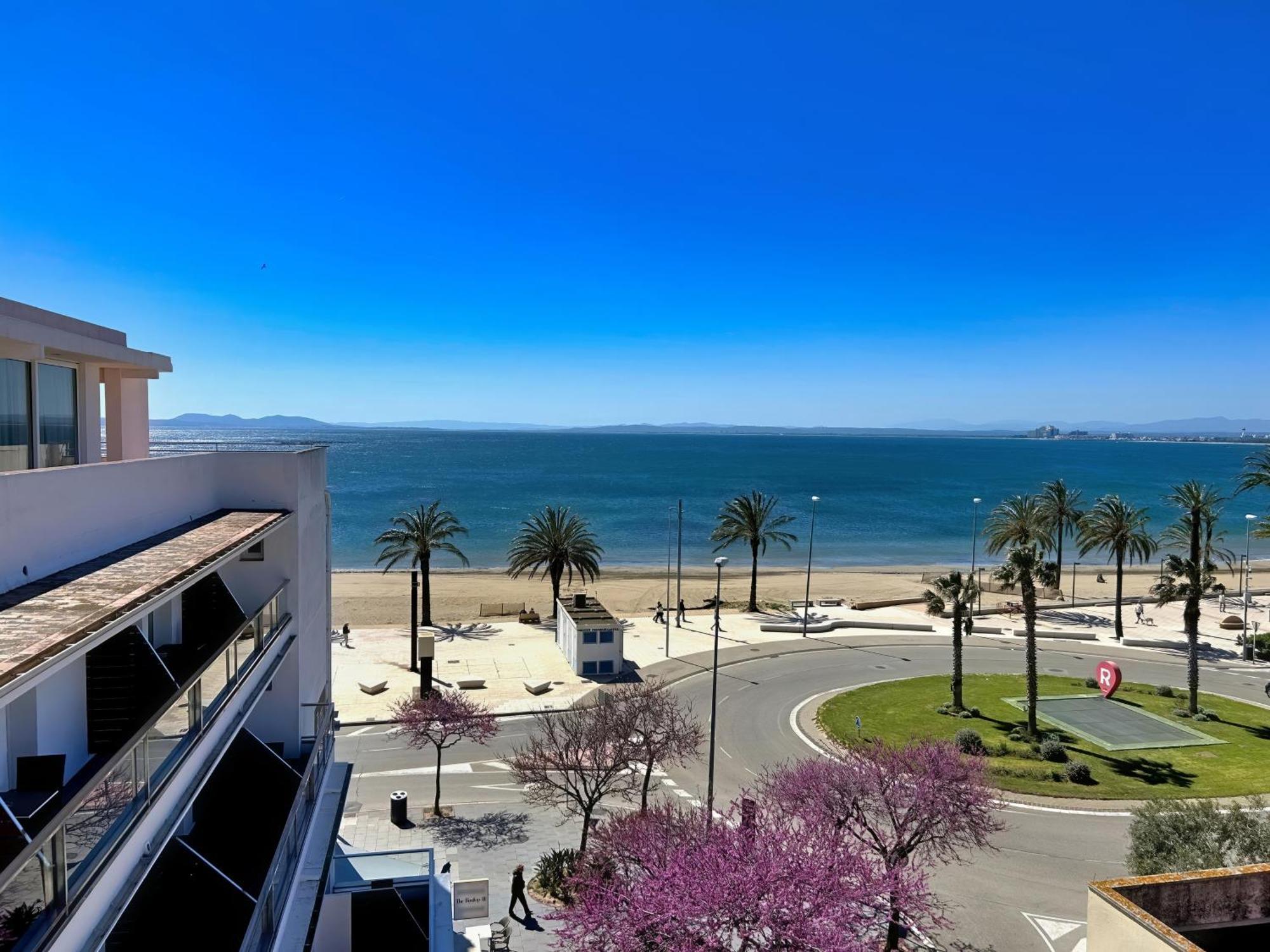 Hotel Marina روساس المظهر الخارجي الصورة